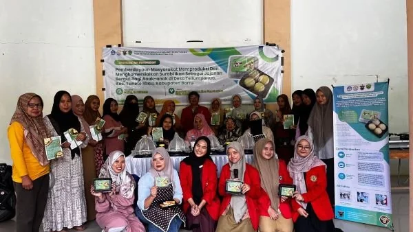 Unhas kenalkan Surabi Ikan di Barru (Dok : Ist).
