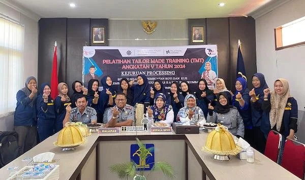 Foto Bersama peserta  Pelatihan Kemandirian Bersertifikasi  pada bidang Tata Boga Pembuatan Roti dan Kue.