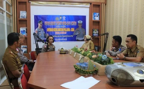 Kaur Bin Ops (KBO) Satlantas Polres Jeneponto, Ipda Muhammad Yamin kian intensif melakukan sosialisasi Operasi Keselamatan Pallawa Tahun 2024.