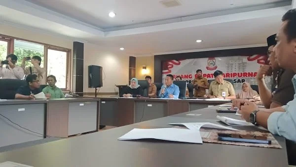 Suasana RDP Komisi B DPRD kota Makassar soal Pajak Restoran dan Parkir (Dok: Sinta KabarMakassar).