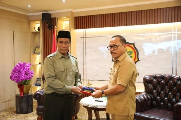 Gubernur Sulbar Suhardi Duka saat bertemu Menteri Pertanian Andi Amran Sulaiman (Dok : ist).