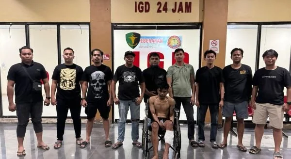 Polisi saat berhasil mengamankan pelaku beserta barang bukti (Dok : Ist).