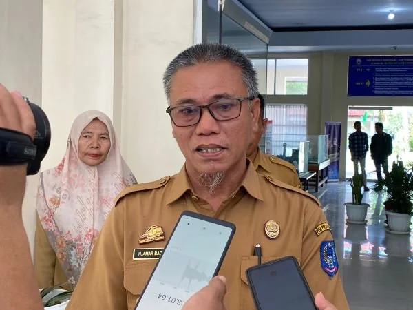 Kepala Sekolah SMK 5 Makassar, Amar Bachti (Dok : Atri KabarMakassar).
