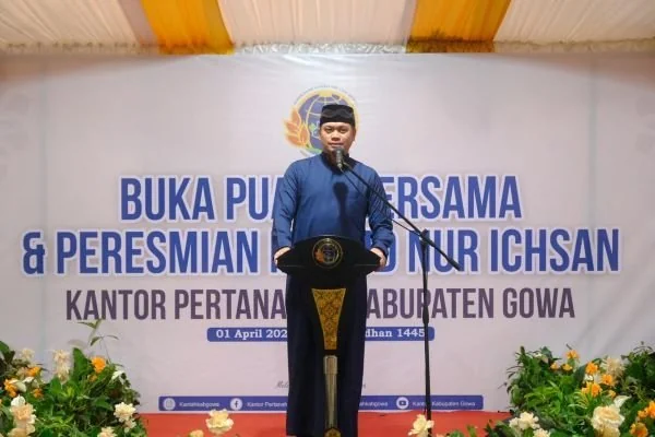 Bupati Gowa, Adnan Purichta Ichsan meresmikan Masjid Nur Ichsan Kantor Pertanahan Kabupaten Gowa.