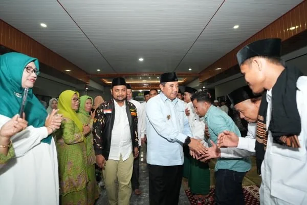 Penjabat Gubernur Provinsi Sulawesi Barat Bahtiar Baharuddin menghadiri Peringatan Isra Mi'raj (Dok : Ist).