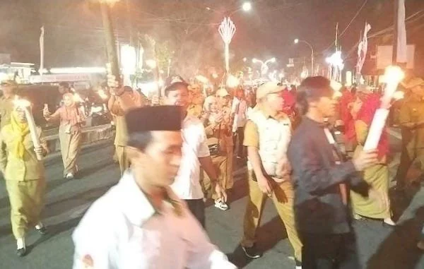 TNI Polri ASN, Pelajar BUMN Serentak Berjalan Bawa Obor Api
