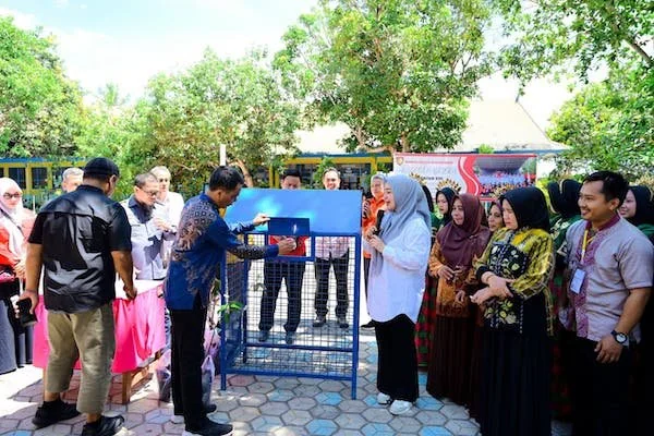 Wagub Sulsel Fatmawati Rusdi saat mengunjungi SMA Negeri 7 Sidrap (dok. Ist)