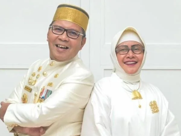 Wali Kota Makassar, Danny Pomanto bersama istrinya (Dok : Ist).