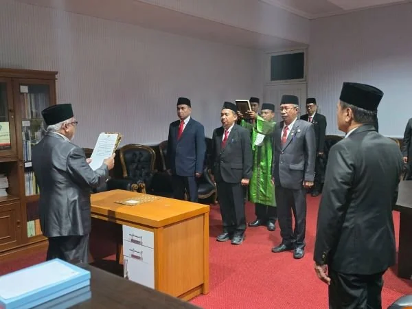 Wakil Bupati Bantaeng, H. Sahabuddin melantik Muh. Rivai Nur sebagai Kepala Badan Pendapatan Daerah (Bapenda). (Dok: Ist)