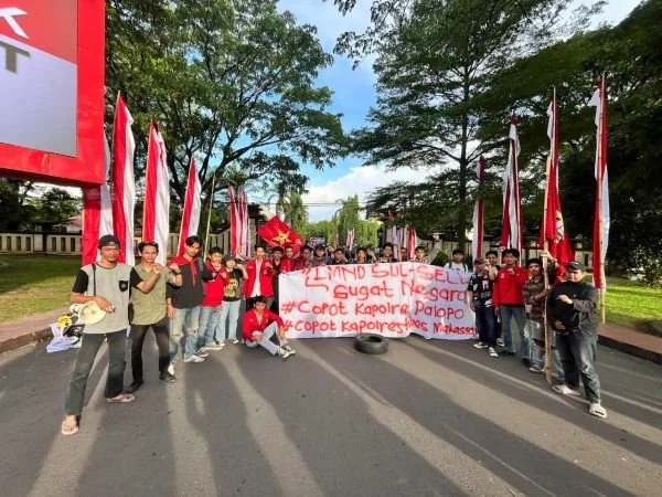 LMND Sulsel Gelar Aksi Tolak Soeharto Jadi Pahlawan Nasional. Dok. Nur Inayah