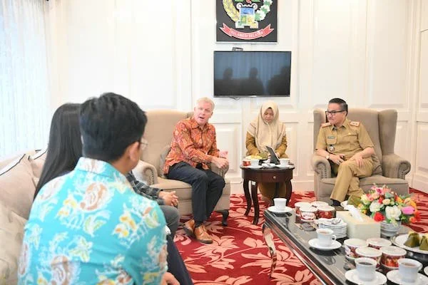 Sekprov Sulsel, Jufri Rahman dan Duta Besar Kanada untuk Indonesia Ambassador Y.M. Jess Dutton di Kantor Gubernur Sulsel (Dok: Ist)