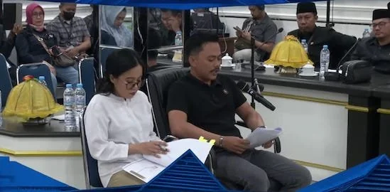 Tangkapan Layar Ketua Formula sekaligus saksi, Ahmad Ando saat Pansus Hak Angket DPRD Gowa (kemeja hitam), (Dok: Ist).