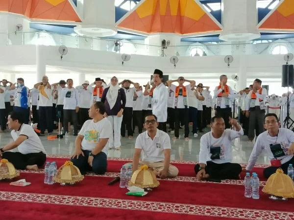 Lounching Senam Haji Indonesia di Masjid Kuba 99 Asmaul Husna Kota Makassar, Minggu (28/4).