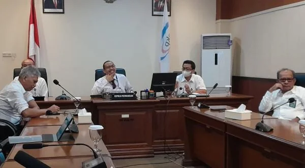 Kepala Perwakilan BPKP Sulsel, Mohammad Risbiyantoro (tengah), Senin (25/3).