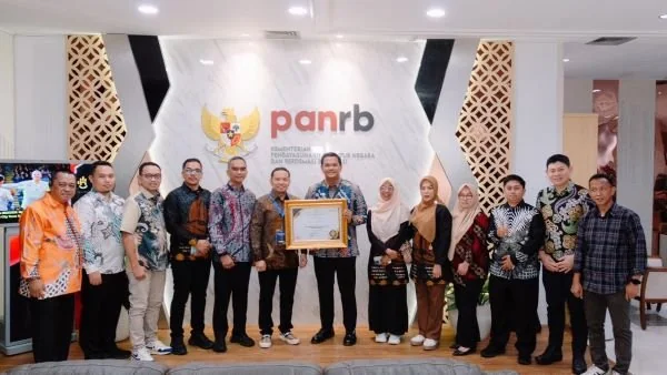 Kabupaten Bantaeng kembali mengukir prestasi gemilang di kancah nasional setelah  berhasil meraih penghargaan Outstanding Public Service Innovations (OPSI) dalam Kompetisi Inovasi Pelayanan Publik (Dok: Ist)