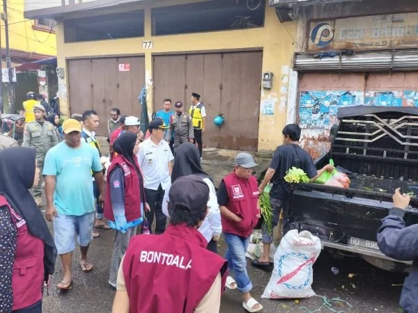 Penertiban Pasar Tumpah di Veteran Utara (Dok: Ist).