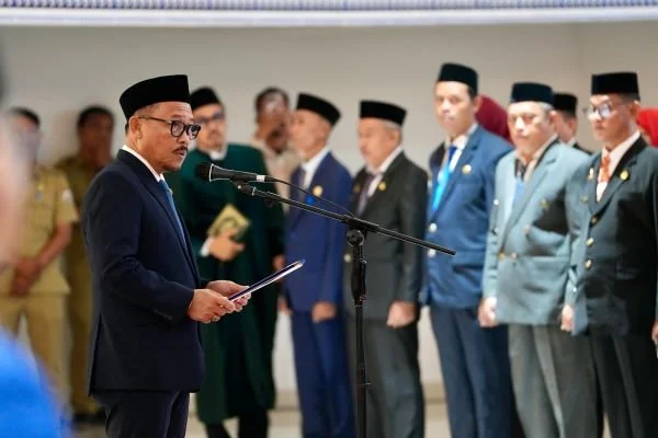 Gubernur Sulbar Suhardi Duka saat melantik ratusan pejabat baru di Lingkup Pemprov Sulbar (Dok: Ist)