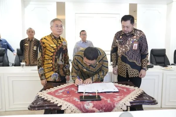 Penandatanganan PKS Tripartit tentang optimalisasi pemungutan pajak pusat dan pajak daerah, (Dok: Ist).