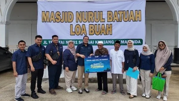 SPJM menyerahkan donasi ke masjid sebagai bagian dari komitmen perusahaan untuk berkontribusi pada pembangunan ekonomi berkelanjutan, sekaligus meningkatkan kualitas hidup masyarakat (Dok: Ist)