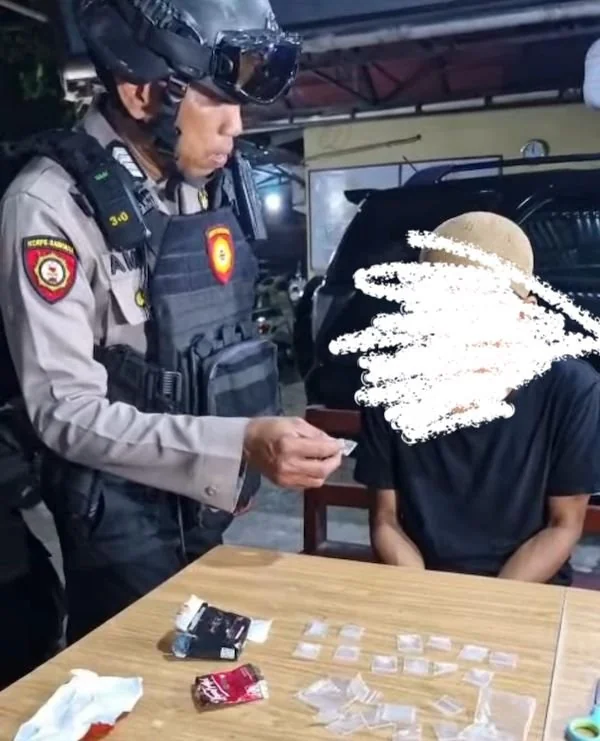 terduga pelaku yang diamankan bersama barang bukti sabu (Dok:Ist)