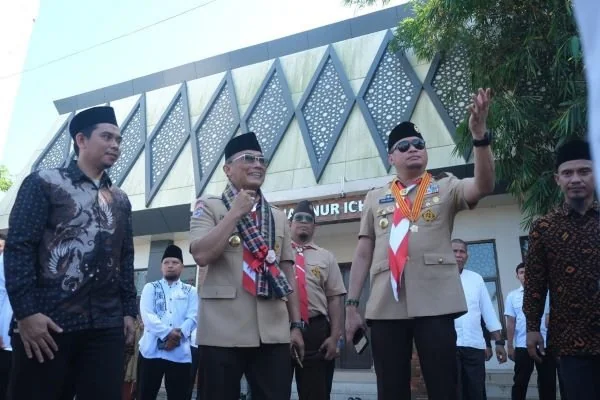 Bupati Gowa, Adnan Purichta Ichsan mendampingi Pj Gubernur Sulsel, Prof Zudan Arif Fakrulloh mengunjungi Lembaga Pendidikan Mahasantri (LPM) Pemkab Gowa (Dok : Ist).