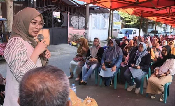 Anggota DPRD Kota Makassar, Budi Hastuti saat Menerima Aspirasi Warga (Dok: Ist).