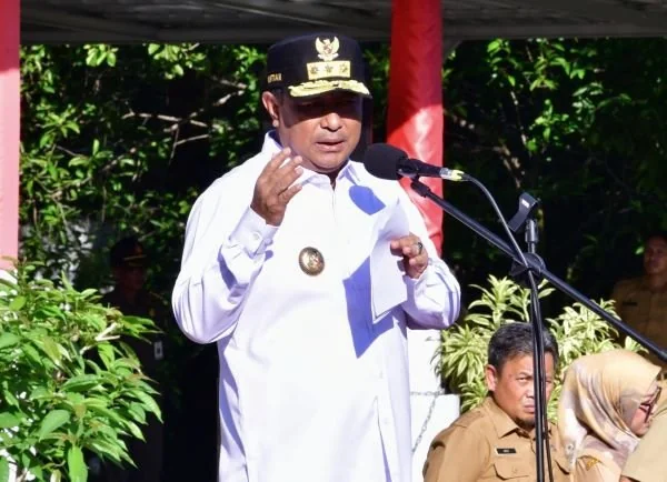 Pj Gubernur Sulsel, Bahtiar Baharuddin saat memimpin apel pagi Senin, (13/5).