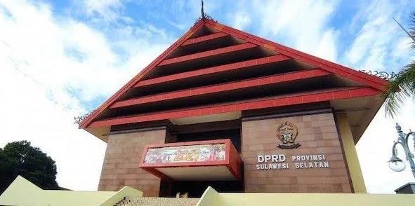 Gedung DPRD Sulawesi Selatan jalan Urip Sumohardjo Makassar.