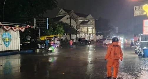 Tik BPBD Kota Makassar saat Menangani Cuaca Ekstrem, (Dok: Ist).