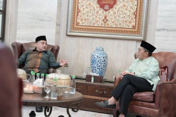 Wali Kota Makassar Munafri Arifuddin saat Bertemu Eks Wali Kota Makassar Dua Periode Mohammad Ramdhan 'Danny' Pomanto (Dok: KabarMakassar).