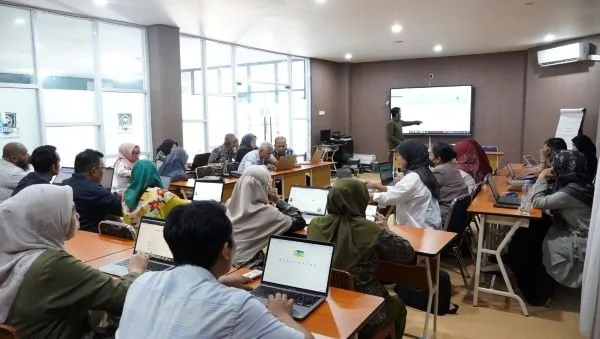 Universitas Fajar (UNIFA) melalui Lembaga Penelitian dan Pengabdian kepada Masyarakat (LPPM) menggelar kegiatan Pelatihan Penggunaan SINTA dan GARUDA. Dok. Ist
