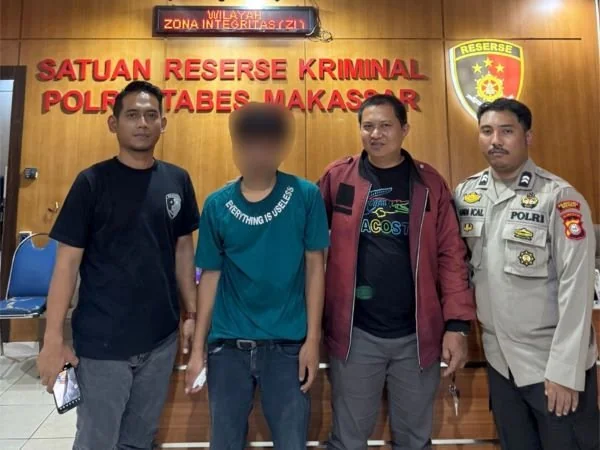 Pelaku saat diamankan pihak kepolisian (Dok : Ist).