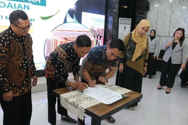 Pemkot Makassar dan PT Pegadaian Kantor Wilayah IV, saat Lakukan Perjanjian Bersama Pengelolaan Sampah, (Dok: Ist).