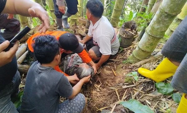 Tim SAR Gabungan berhasil menemukan lansia yang hilang saat melintas di hutan bambu, Kabupaten Toraja (Dok: Ist)