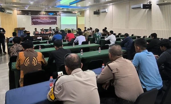 Personil polres Majene saat mengamankan Rapat Pleno Terbuka Penetapan Anggota DPRD Kabupaten Majene dalam Pemilu Tahun 2024(Dok:Ist)