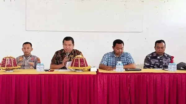 Kepala Disparbud Sinjai Tamzil Binawan pimpin rapat Persiapan Pesta Adat Marimpa Salo di Aula Kantor Camat Sinjai Timur, Kamis (26/9/2024).ist