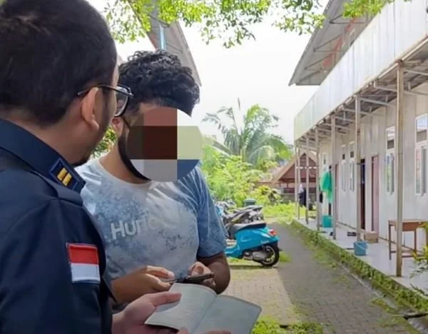 Kantor Imigrasi Kelas I Khusus TPI Makassar mengamankan dua WNA yang melanggar izin tinggal (dok. Ist)