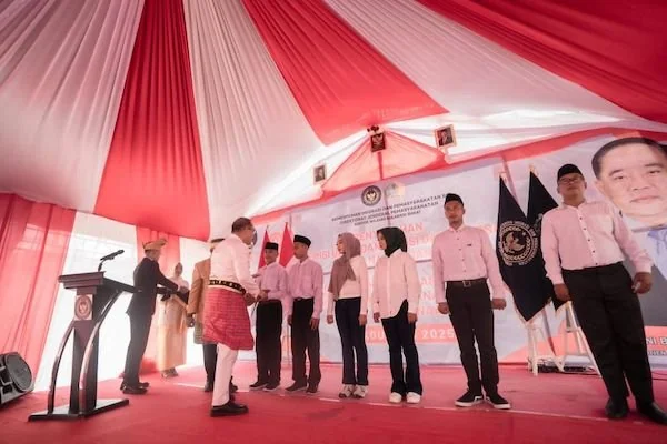 Gubernur Sulbar Suhardi duka saat menyerahkan remisi di lapas Mamuju(dok:ist)
