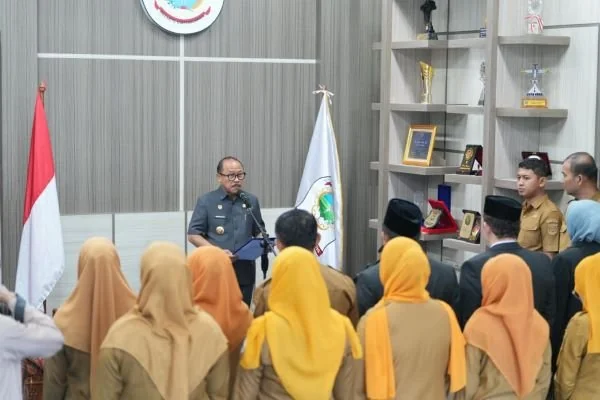 Gubernur Sulbar saat melantik 13 pejabat administrator RSUD Sulbar (dok:ist)