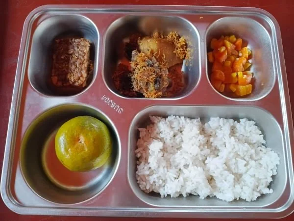 Menu MBG (Dok: Nursinta KabarMakassar).