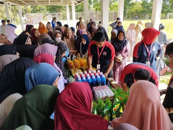 Pasar murah digelar di Lapangan Sepakbola Bikeru I Kelurahan Sangiasseri, Kecamatan Sinjai Selatan (Dok : Ist).