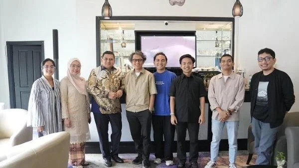 Wali Kota Makassar, Munafri Arifuddin, bertemu dengan sutradara ternama Riri Riza di Hotel Arya Duta Makassar (Dok : Ist).