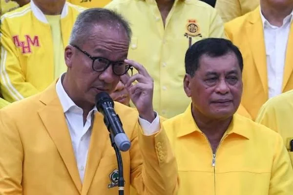 Plt Ketua Umum DPP Golkar Agus Gumiwang bersama Waketum Nurdin Halid saat konferensi persnya didampingi petinggi DPP (Dok : Int).