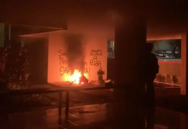 Bangunan Unhas yang dibakar OTK (Dok: Ist)
