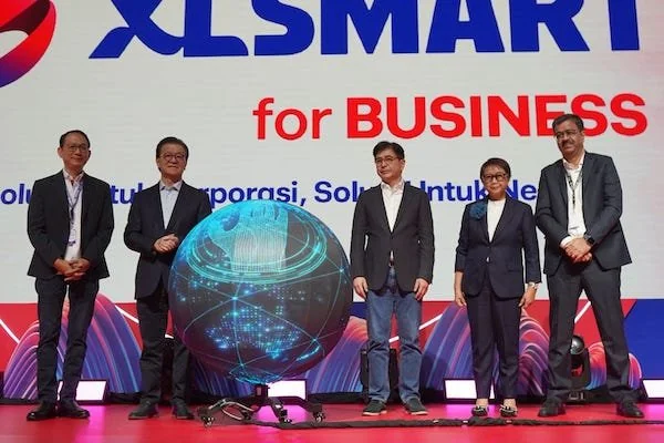 Direktur & Chief Enterprise Strategic Relationship Officer XLSMART, Andrijanto Muljono, Chairman Sinar Mas Telecommunication & Technology, Franky Oesman Widjaja,Presiden Komisaris XLSMART, Arsyad Rasyid, Komisaris XLSMART, Retno Marsudi dan Presiden Direk