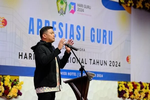 Bupati Gowa, Adnan Purichta Ichsan pada acara Apresiasi Guru dalam rangka Hari Guru Nasional Tahun 2024 Tingkat Kabupaten Gowa (Dok : Ist).