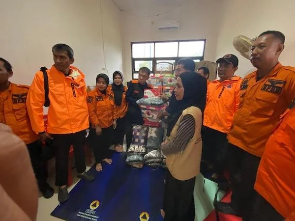 Tim BPBD saat Membawa Bantuan ke Lokasi Pengungsian (Dok: Ist).