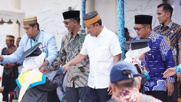 Bupati Jeneponto H Paris Yasir saat menghadiri acara wisuda santri di landmark Masjid Agung Jeneponto