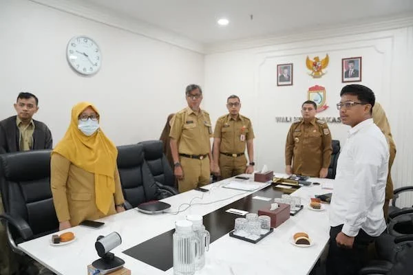 Suasana rapat koordinasi dengan pembahasan makan berod gratis (MBG) dan percepatan penuntasan Tuberkulosis (TB/TBC) secara virtual, (Dok: Ist).