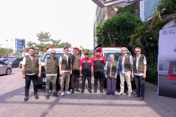 Penyerahan 20 unit All New Hilux Rangga untuk layanan toyota mobile service (Dok : Ist).